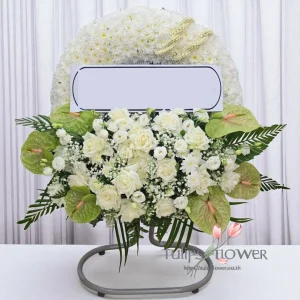 หรีดพัดลม 18″ แบบอุตสาหกรรม จัดดอกไม้เต็มวง FANWREATH 21  โทนสีขาวเขียวมี ดอกลิลลี่ ดอกมัม ดอกหน้าวัว ดอกกุหลาบ ใส่มาลัยคาดสองเส้นและอื่นๆ(ดอกไม้สด)